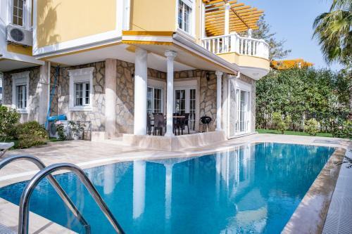 Villa Stone 2