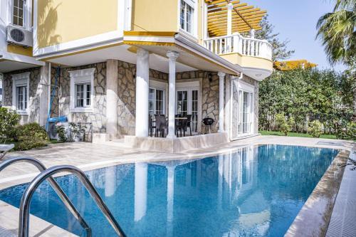 Villa Stone 2