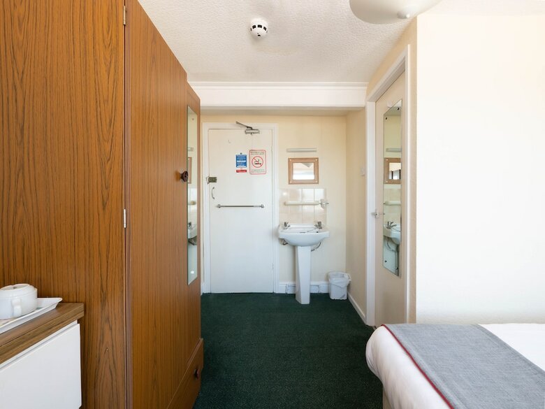 Whitehouse Hotel