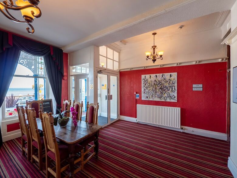 Whitehouse Hotel