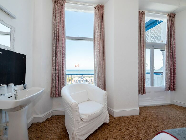 Whitehouse Hotel