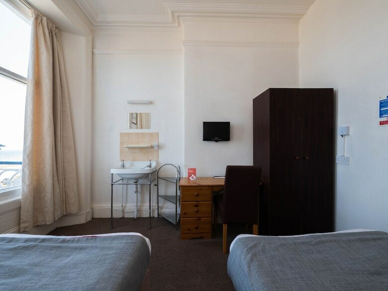 Whitehouse Hotel