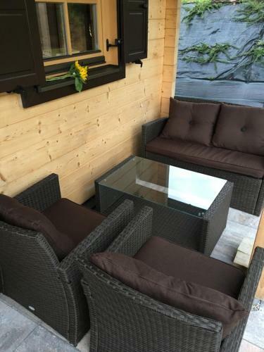 Loghouse Brunka - Escape From Life On A Highway