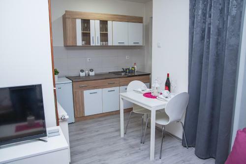Family Apartmani Le