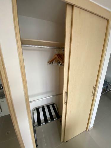 Apartamento Lujoso Apto Amoblado - Piso Alto - Nuevo