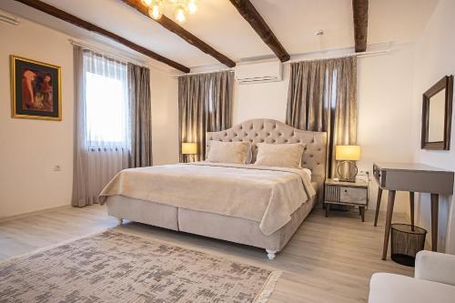 Hotel Flag Suites +12
