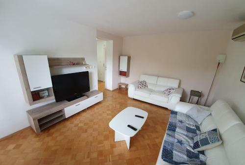 Apartma Tia