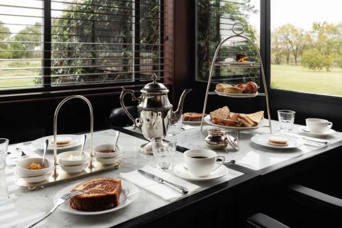 Las Liebres Restaurant & Hotel
