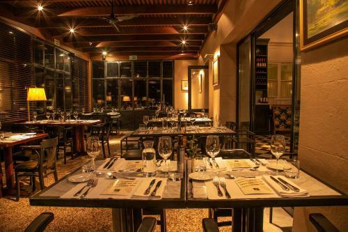 Las Liebres Restaurant & Hotel