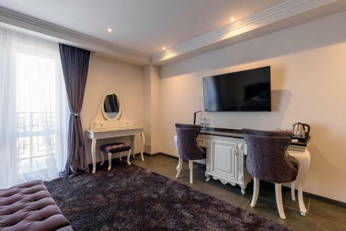 Hotel Grand Royal