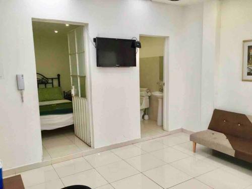Spacious 2 Bedroom Apartment Central Location 101