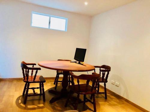 Spacious 2 Bedroom Apartment Great Location (202)