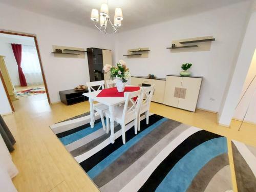 Casa Du?a - Apartament Romina