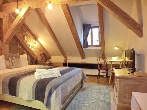Hostal Wood House Republicii