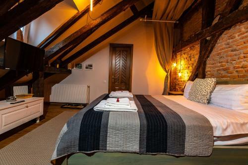 Hostal Wood House Republicii
