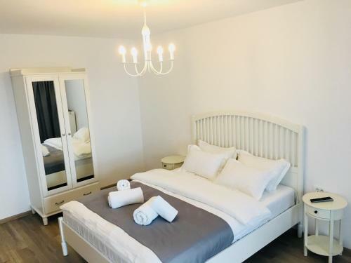 White Apartment Brasov