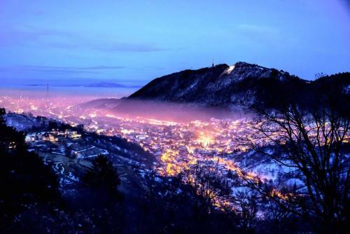 Charming White Apartment City Center Brasov