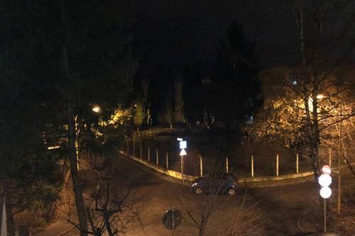 Apartamento Bright 2 Room Apt With Free Parking