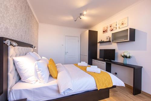 Laurentiu Apartments