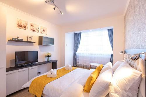 Laurentiu Apartments