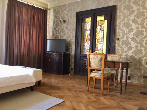 Aristocrat Vintage Apartment