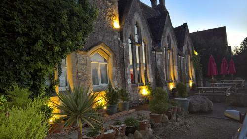 School House Hotel & Restaurant