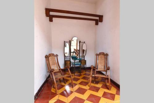 Espectacular Casa Colonial Privada En San Antonio.