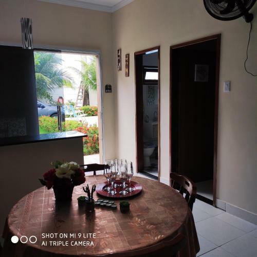 Casa Confort�vel Com Piscina Compartilhada
