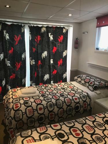 Hostal Waterside Bed And Breakfast