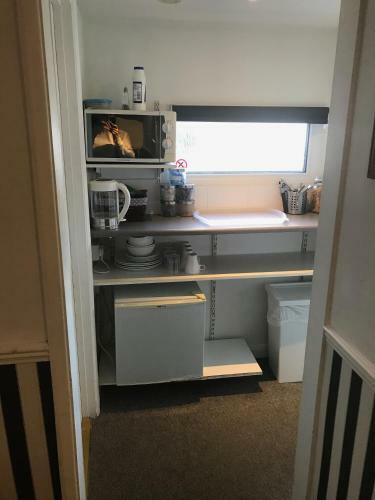 Hostal Waterside Bed And Breakfast