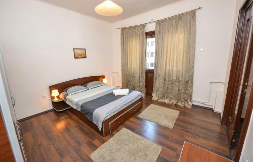 Adam And Eve Luxury Apartments