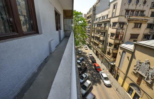 Adam And Eve Luxury Apartments