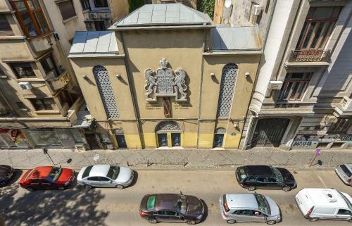 Adam And Eve Luxury Apartments