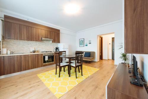 Sunny Muncii Apartment