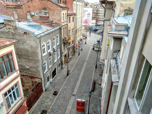 Old Town Impressionist Apartment