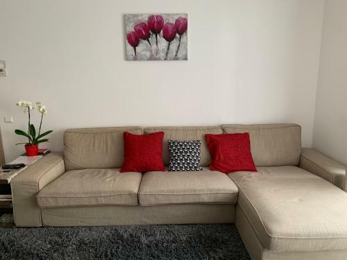 Beautiful Greenfield Apartment