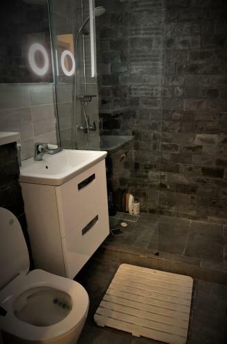City Center- Huge Private Room