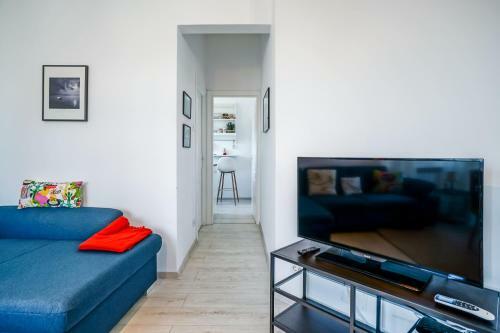 White Apartment - One Bedroom In The City Center
