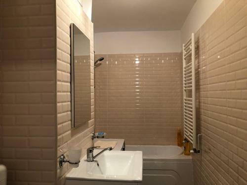 Apartamento Le Gar�on de Cristina-simple,quiet,spacious Studio