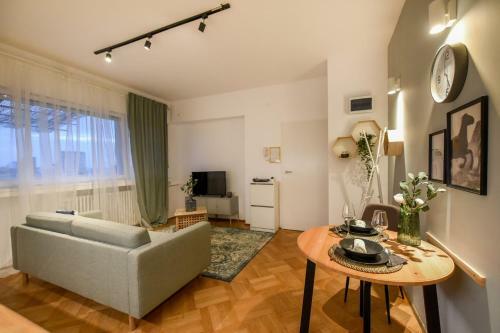Marble & Pastels - Homey Central Apartment
