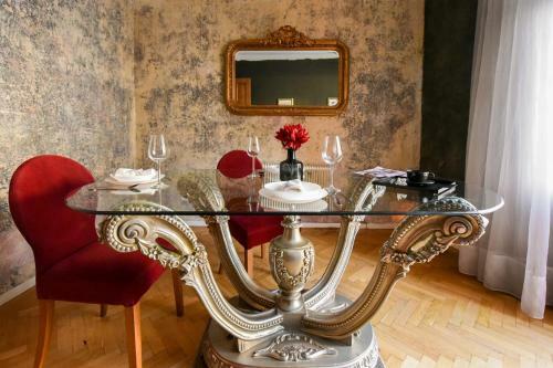 The Brancovanian Apartment - Cismigiu Park