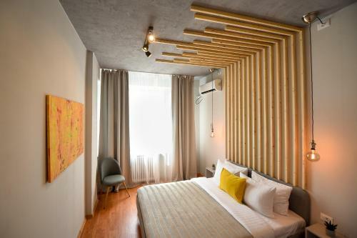 The Industrial. Huge Unirii Square Apartment