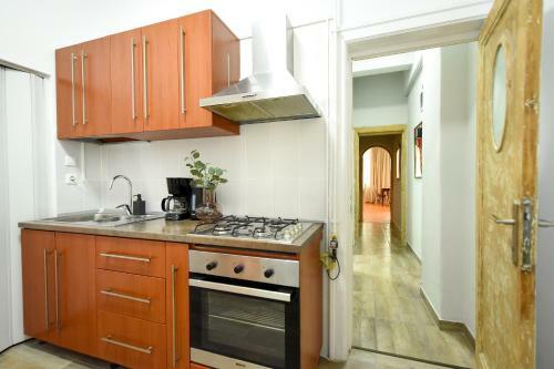 The Industrial. Huge Unirii Square Apartment