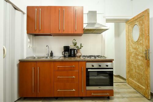 The Industrial. Huge Unirii Square Apartment