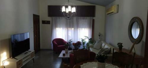 Acogedora Casa En Barrio Tranquilo de Piri�polis
