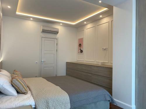 Modern Classic 2 Bedroom Apartment Near Most City
