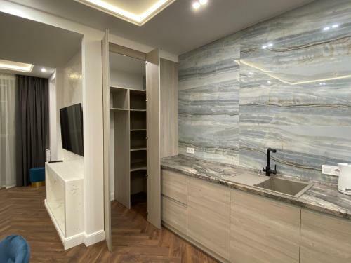 Modern Classic 2 Bedroom Apartment Near Most City