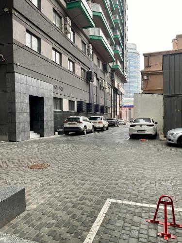 Modern Classic 2 Bedroom Apartment Near Most City