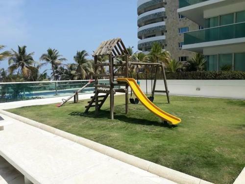 Apartamento Amplio Apt De 3 Alcobas Edificio Primera Linea De Playa