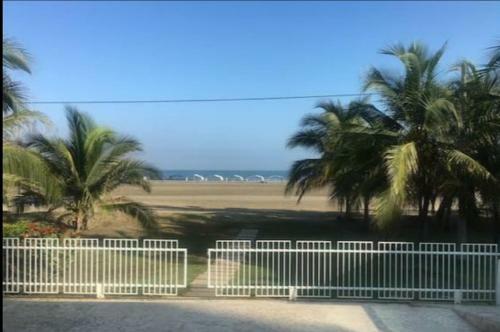 Apartamento Amplio Apt De 3 Alcobas Edificio Primera Linea De Playa